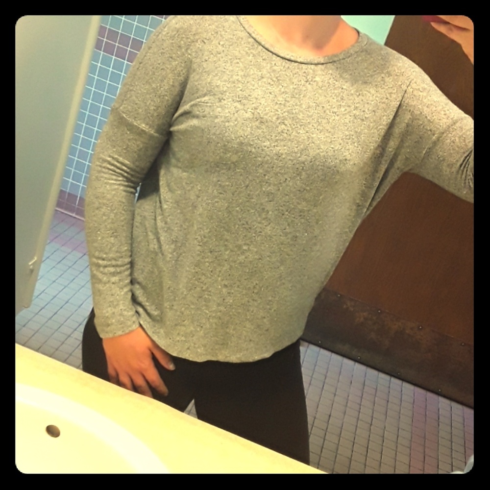 🖤Long Sleeve Tee w/ Pocket🖤